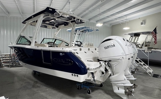2026 Robalo R257 Biscayne Blue